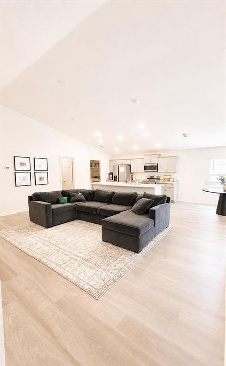 For Sale: $315,000 (3 beds, 2 baths, 1558 Square Feet)