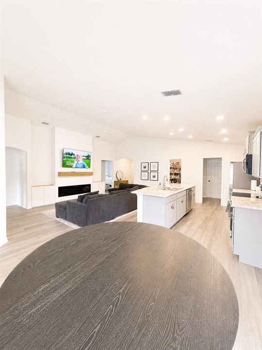 For Sale: $315,000 (3 beds, 2 baths, 1558 Square Feet)