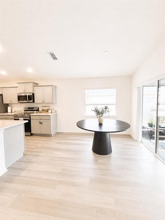 For Sale: $315,000 (3 beds, 2 baths, 1558 Square Feet)