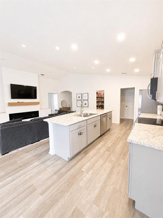 For Sale: $315,000 (3 beds, 2 baths, 1558 Square Feet)