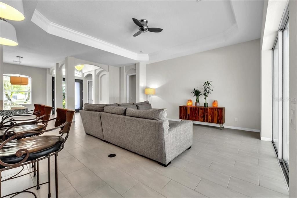 En Venta: $719,000 (3 camas, 2 baños, 2334 Pies cuadrados)