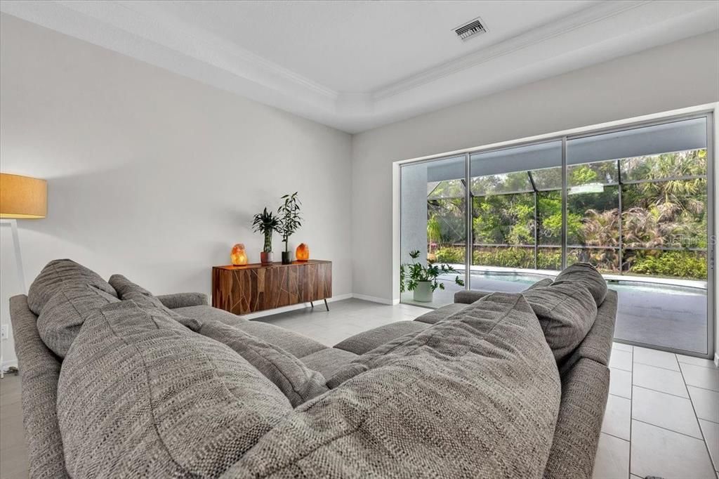 En Venta: $719,000 (3 camas, 2 baños, 2334 Pies cuadrados)