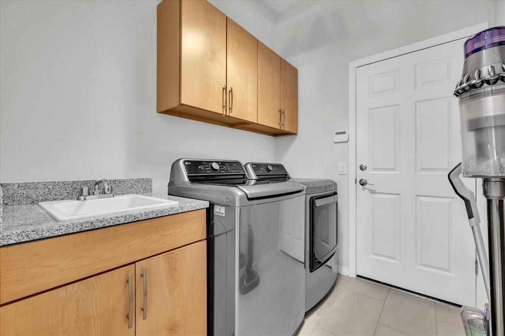 En Venta: $719,000 (3 camas, 2 baños, 2334 Pies cuadrados)