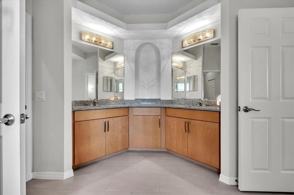 En Venta: $719,000 (3 camas, 2 baños, 2334 Pies cuadrados)