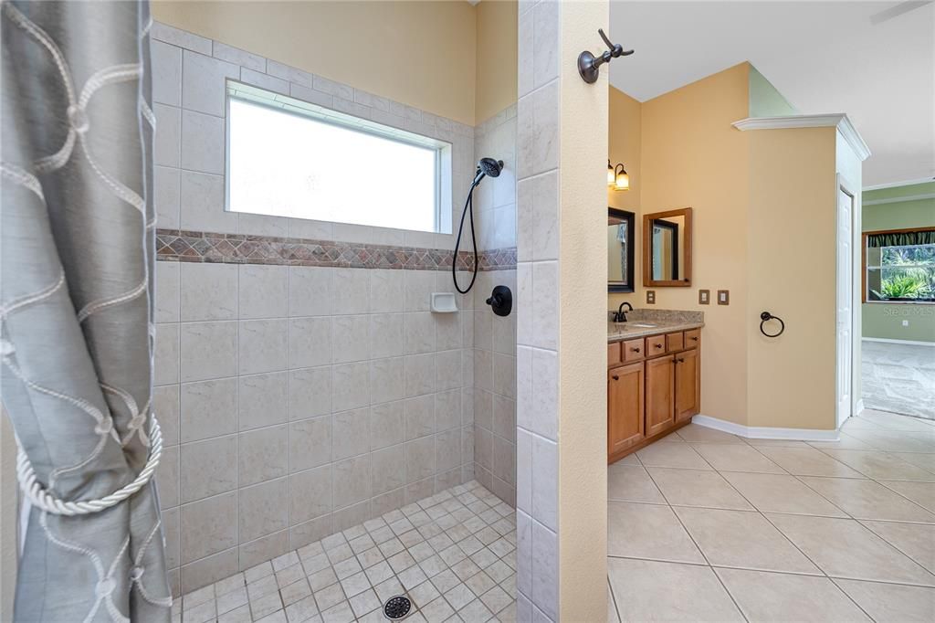 Под контрактом: $569,000 (4 спален, 3 ванн, 2322 Квадратных фут)