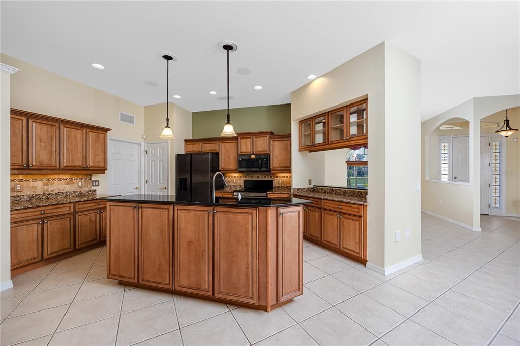 Под контрактом: $569,000 (4 спален, 3 ванн, 2322 Квадратных фут)