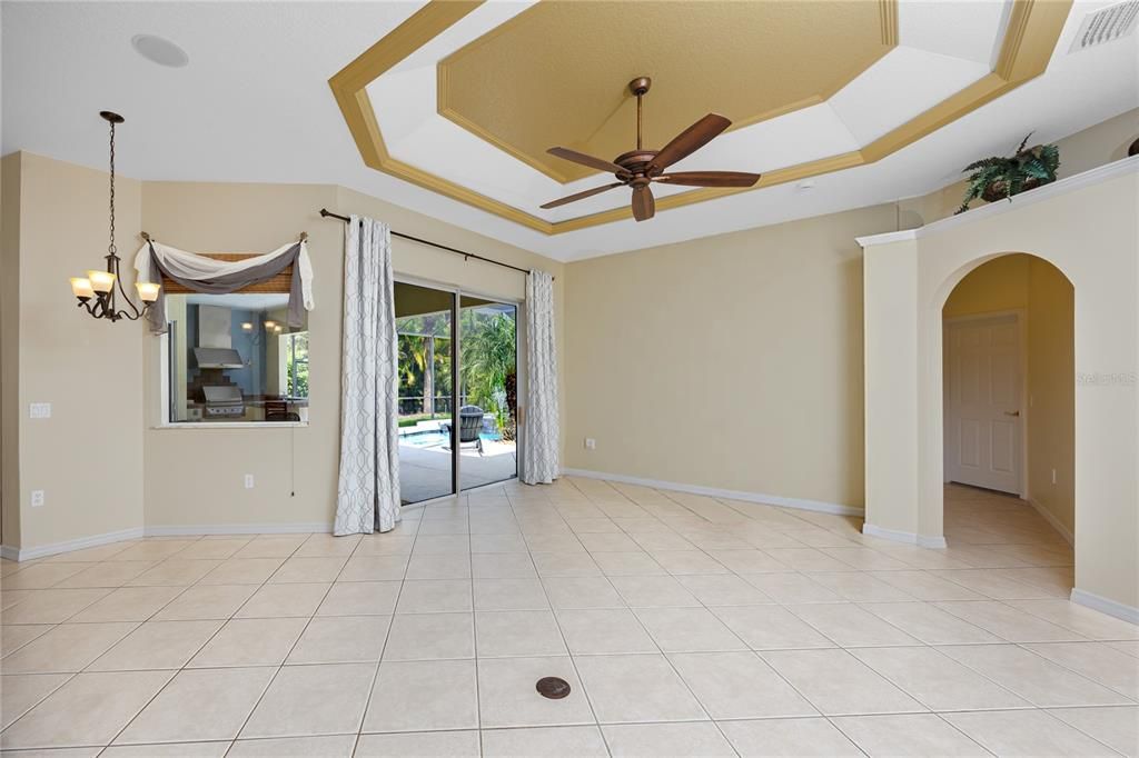 Под контрактом: $569,000 (4 спален, 3 ванн, 2322 Квадратных фут)