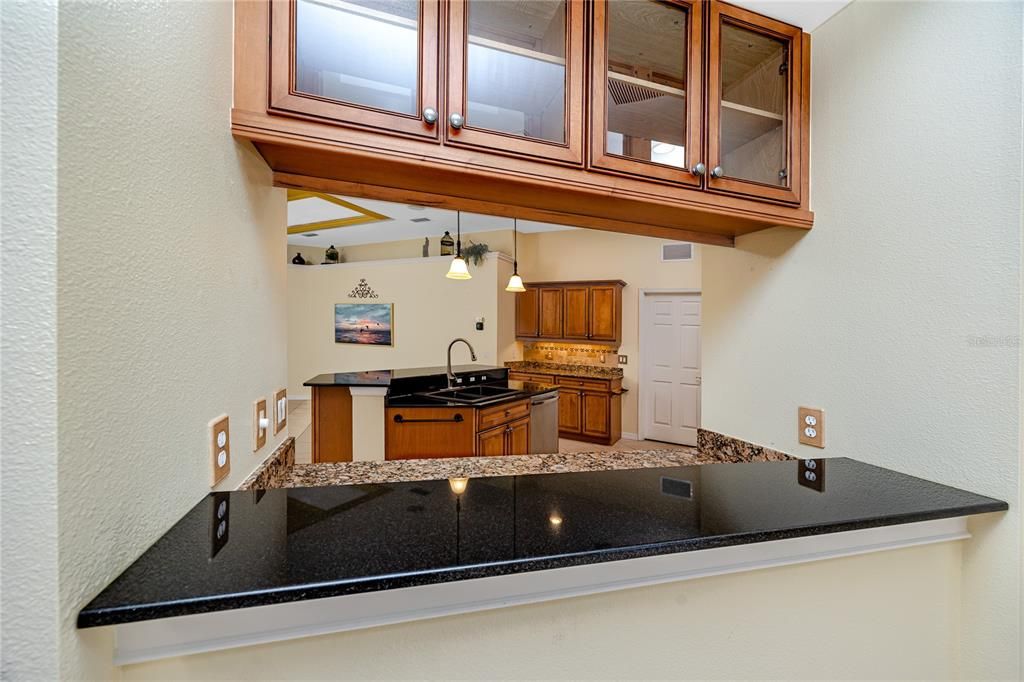 Под контрактом: $569,000 (4 спален, 3 ванн, 2322 Квадратных фут)