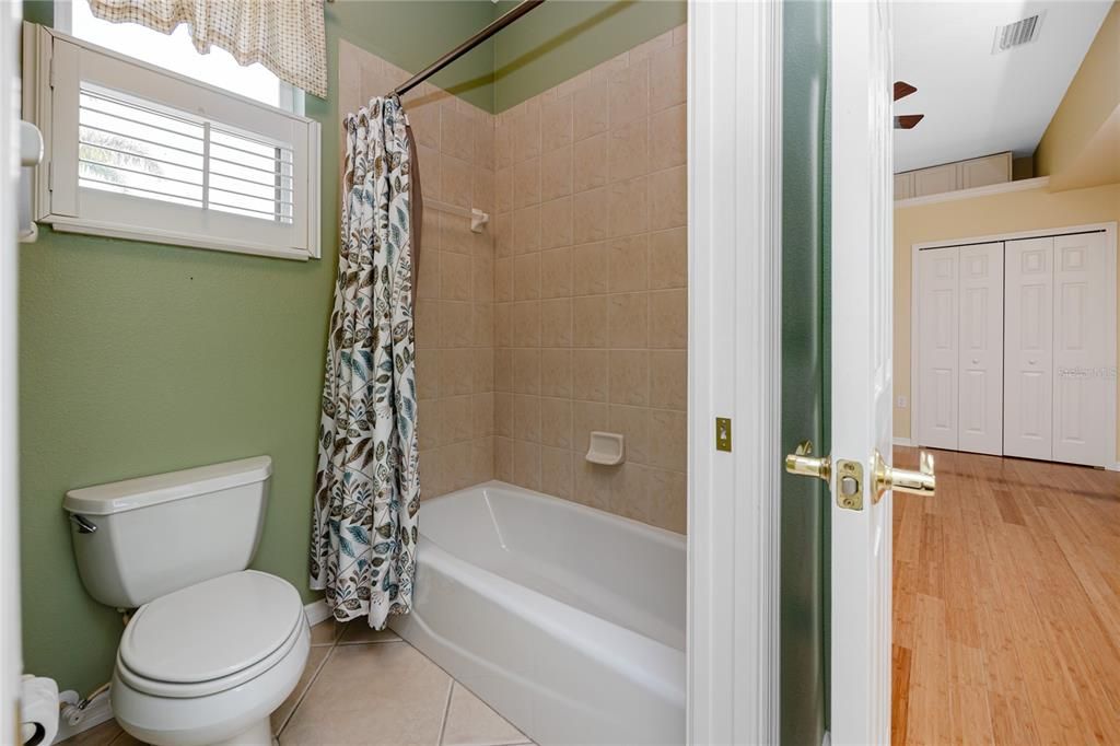 Под контрактом: $569,000 (4 спален, 3 ванн, 2322 Квадратных фут)