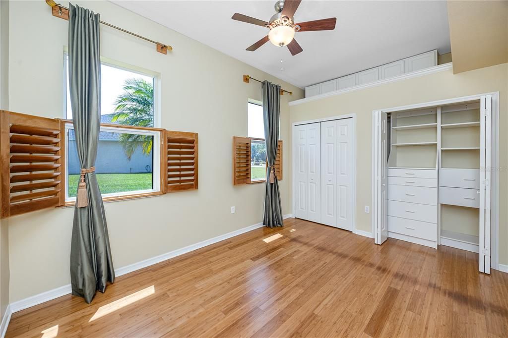 Под контрактом: $569,000 (4 спален, 3 ванн, 2322 Квадратных фут)