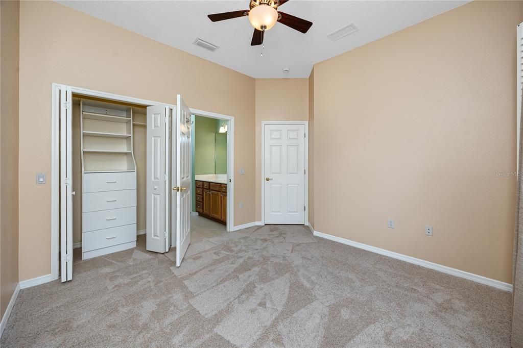 Под контрактом: $569,000 (4 спален, 3 ванн, 2322 Квадратных фут)