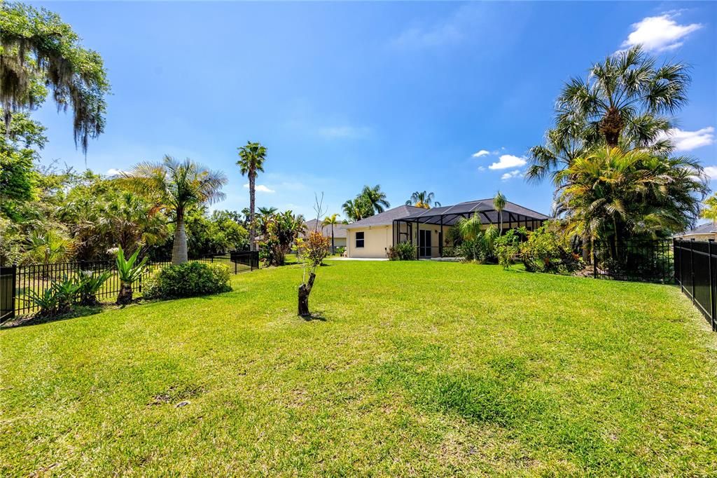 Под контрактом: $569,000 (4 спален, 3 ванн, 2322 Квадратных фут)