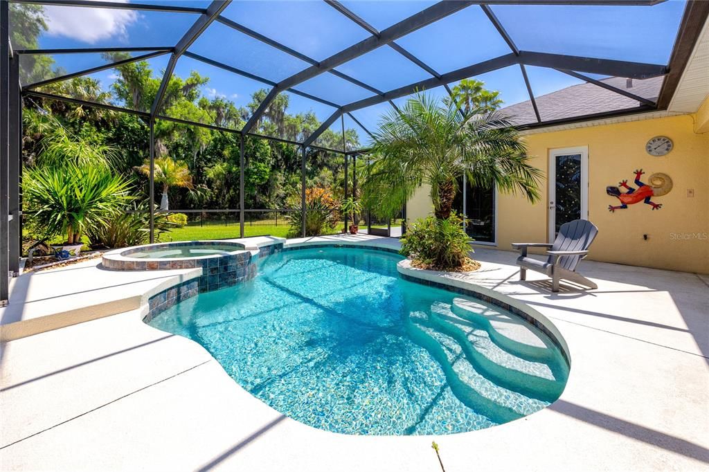 Под контрактом: $569,000 (4 спален, 3 ванн, 2322 Квадратных фут)