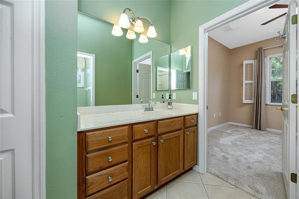 Под контрактом: $569,000 (4 спален, 3 ванн, 2322 Квадратных фут)