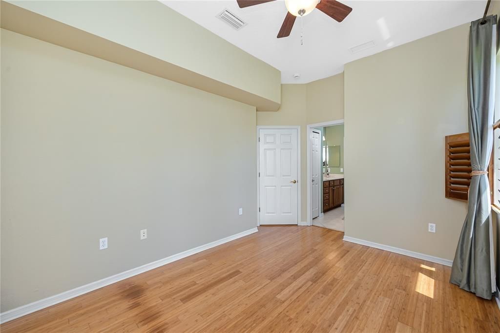 Под контрактом: $569,000 (4 спален, 3 ванн, 2322 Квадратных фут)