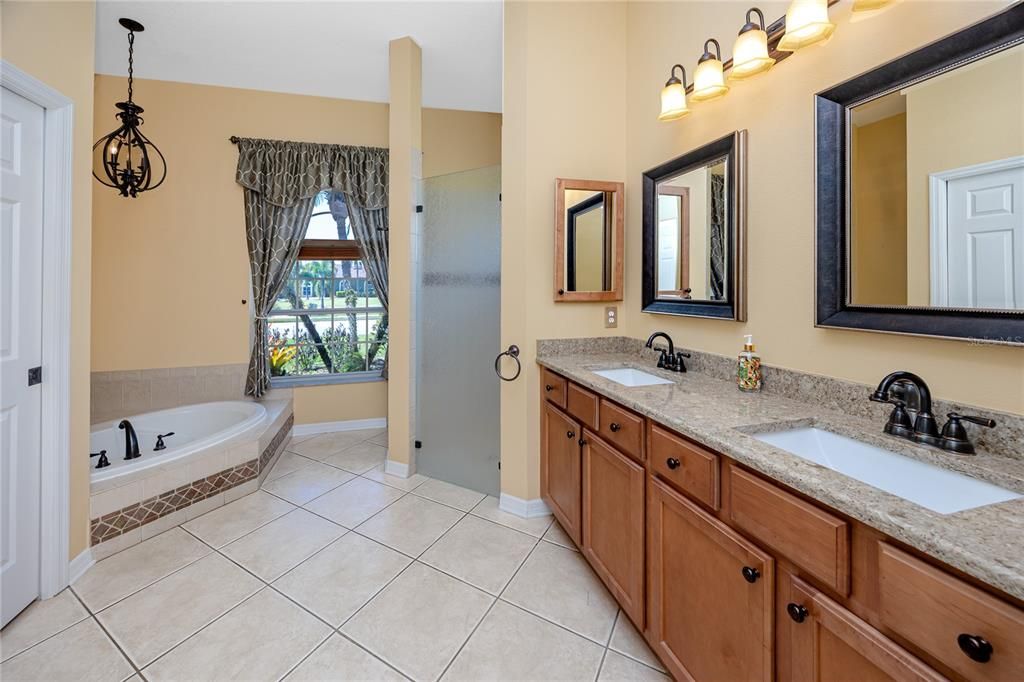 Под контрактом: $569,000 (4 спален, 3 ванн, 2322 Квадратных фут)