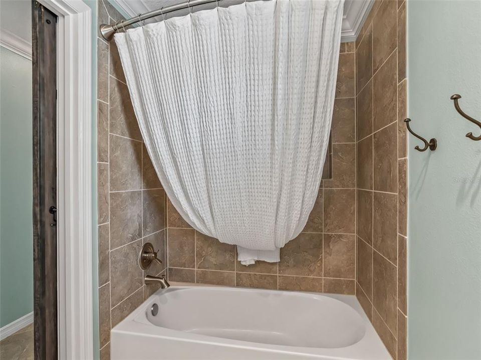 Activo con contrato: $799,000 (3 camas, 2 baños, 1851 Pies cuadrados)