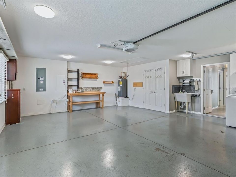 Activo con contrato: $799,000 (3 camas, 2 baños, 1851 Pies cuadrados)