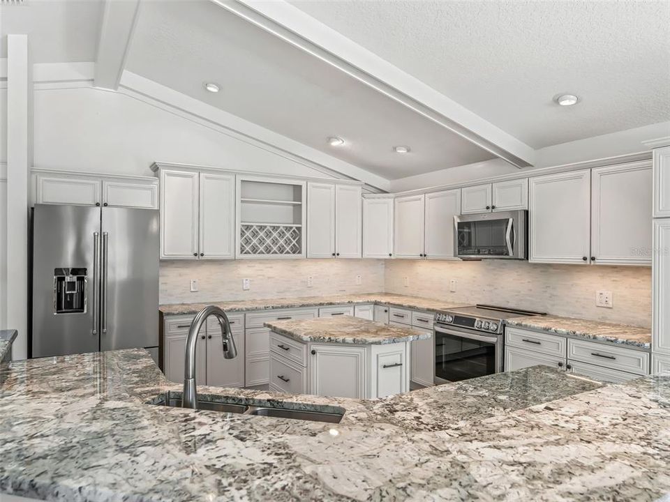 Activo con contrato: $799,000 (3 camas, 2 baños, 1851 Pies cuadrados)