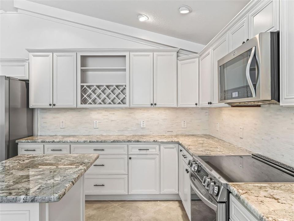 Activo con contrato: $799,000 (3 camas, 2 baños, 1851 Pies cuadrados)