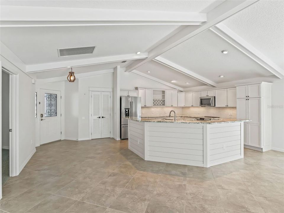Activo con contrato: $799,000 (3 camas, 2 baños, 1851 Pies cuadrados)
