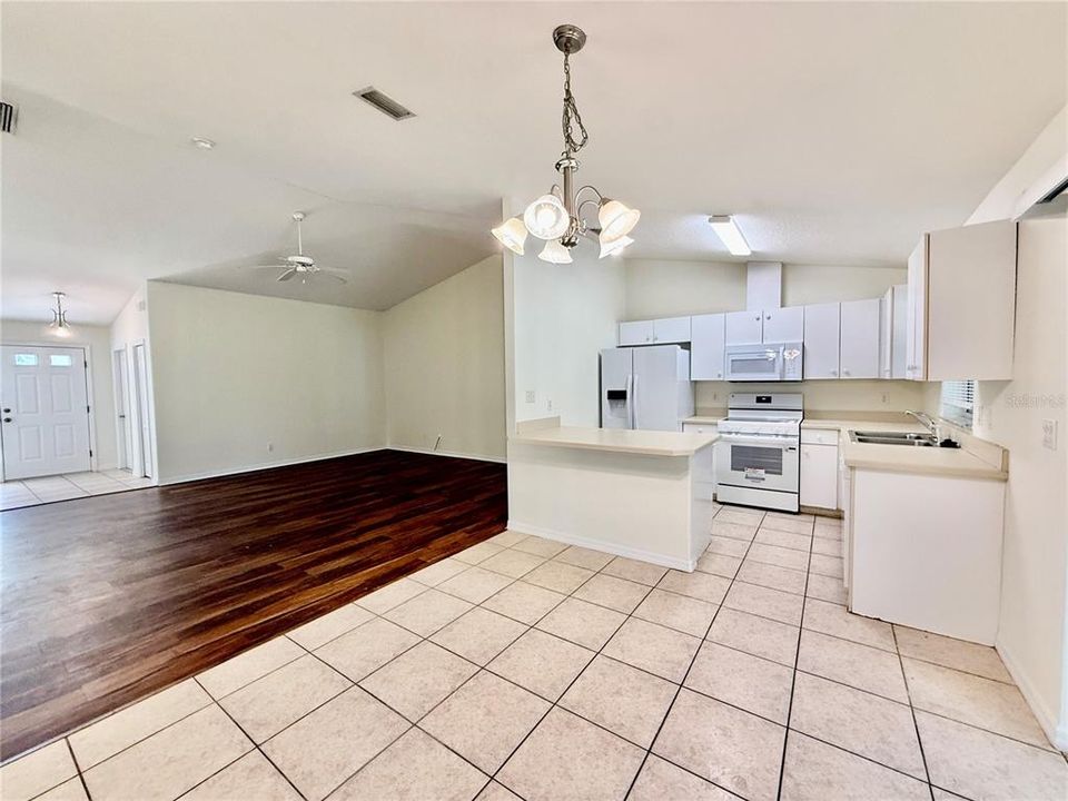 For Sale: $419,000 (6 beds, 0 baths, 2732 Square Feet)