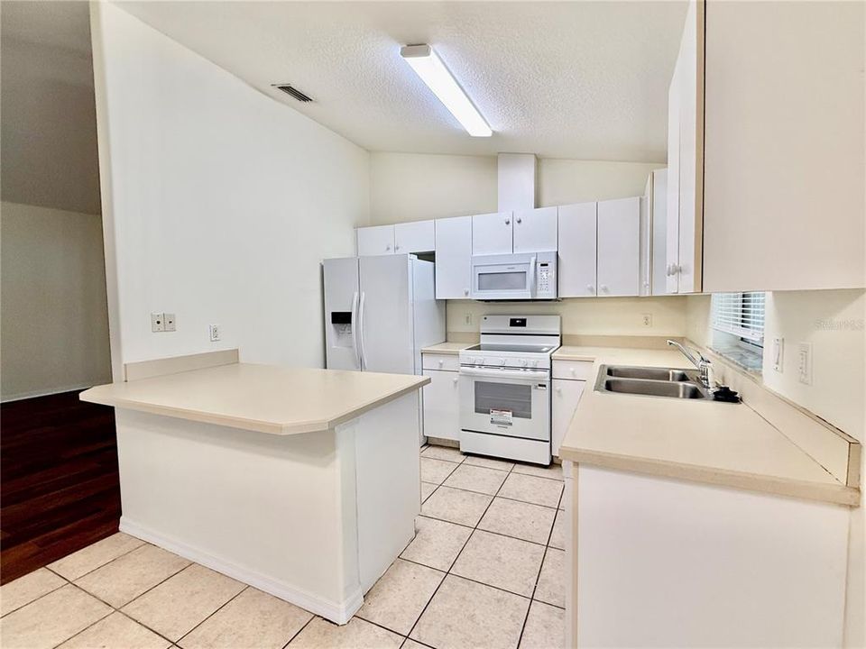 For Sale: $419,000 (6 beds, 0 baths, 2732 Square Feet)