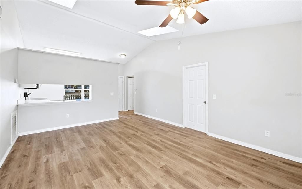 Active With Contract: $259,900 (3 beds, 2 baths, 1178 Square Feet)