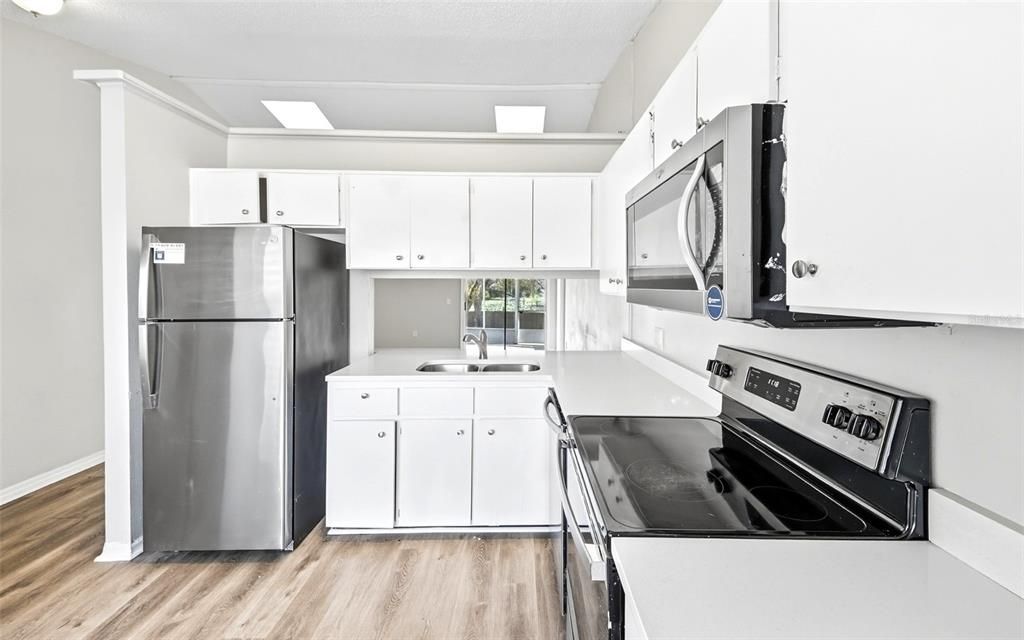 Active With Contract: $259,900 (3 beds, 2 baths, 1178 Square Feet)