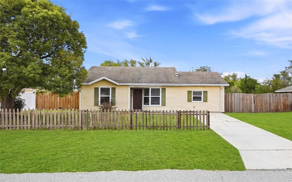 Active With Contract: $259,900 (3 beds, 2 baths, 1178 Square Feet)