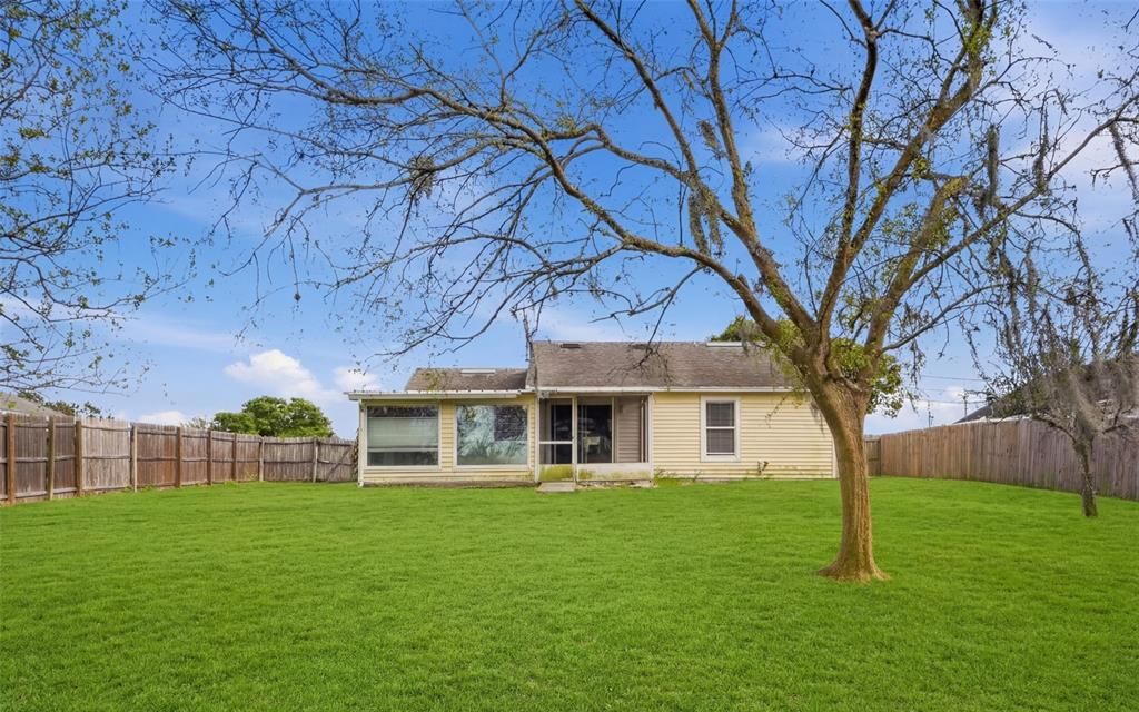 Active With Contract: $259,900 (3 beds, 2 baths, 1178 Square Feet)