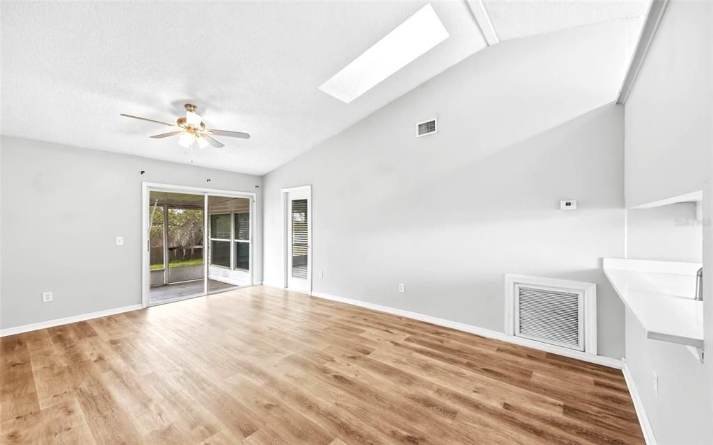 Active With Contract: $259,900 (3 beds, 2 baths, 1178 Square Feet)