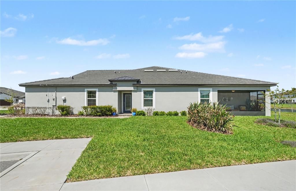 Active With Contract: $300,000 (2 beds, 2 baths, 1614 Square Feet)
