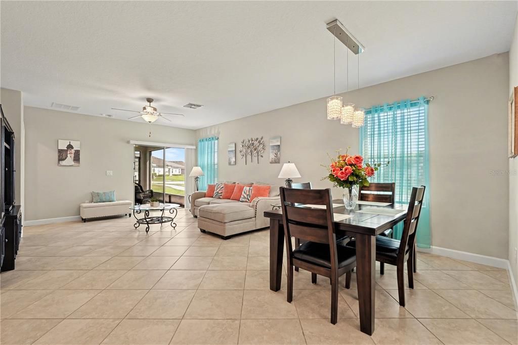 Active With Contract: $300,000 (2 beds, 2 baths, 1614 Square Feet)