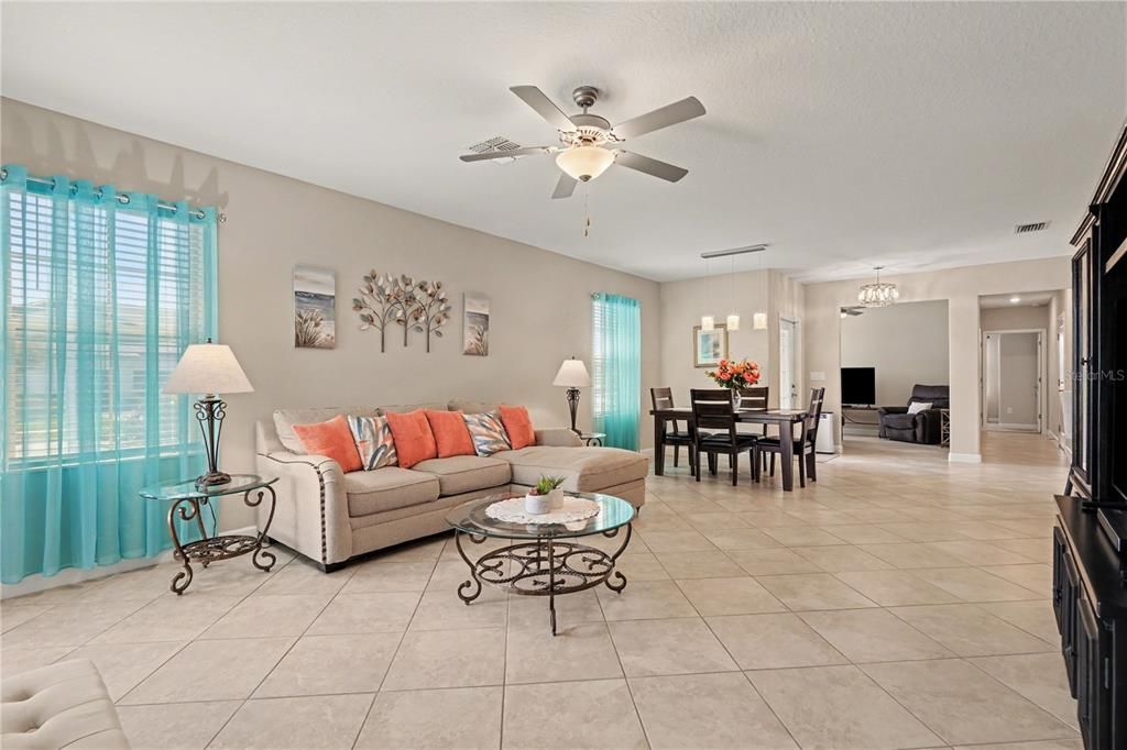 Active With Contract: $300,000 (2 beds, 2 baths, 1614 Square Feet)