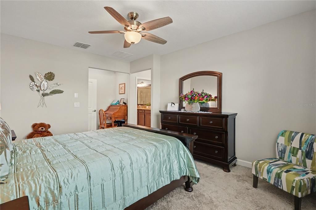 Active With Contract: $300,000 (2 beds, 2 baths, 1614 Square Feet)