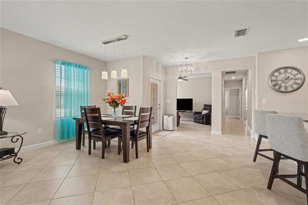 Active With Contract: $300,000 (2 beds, 2 baths, 1614 Square Feet)