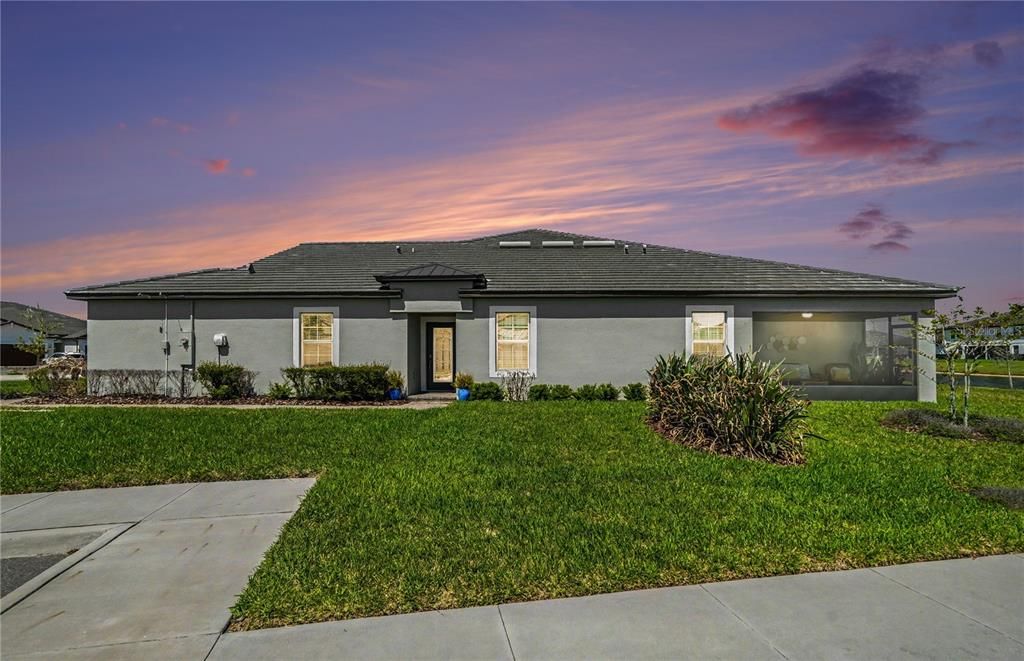 Active With Contract: $300,000 (2 beds, 2 baths, 1614 Square Feet)