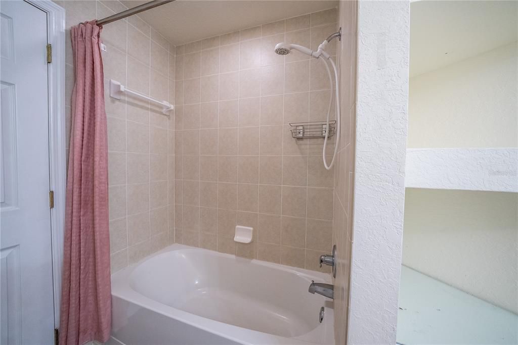 En Venta: $324,900 (3 camas, 2 baños, 2216 Pies cuadrados)