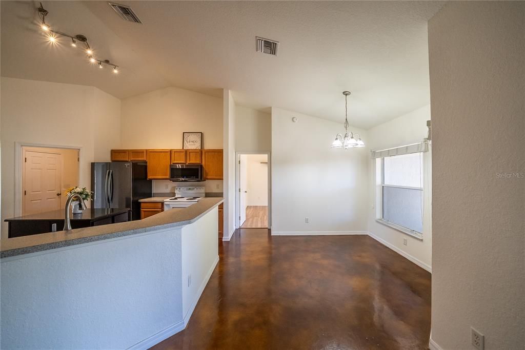 En Venta: $324,900 (3 camas, 2 baños, 2216 Pies cuadrados)