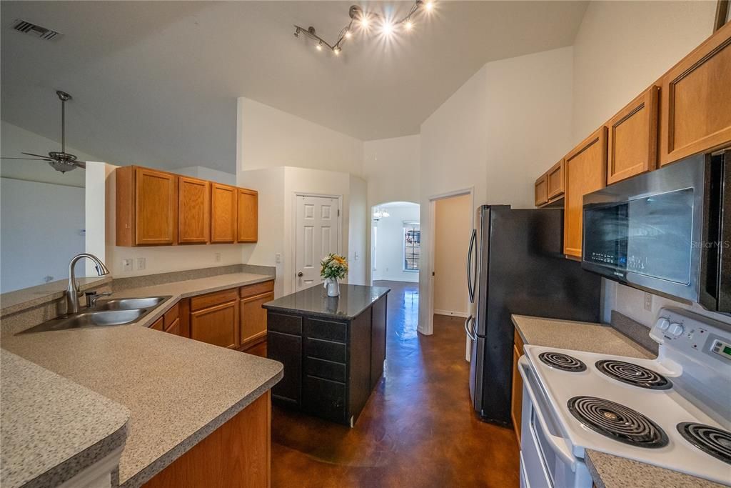 En Venta: $324,900 (3 camas, 2 baños, 2216 Pies cuadrados)