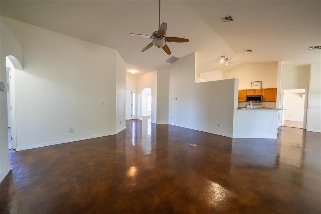 En Venta: $324,900 (3 camas, 2 baños, 2216 Pies cuadrados)
