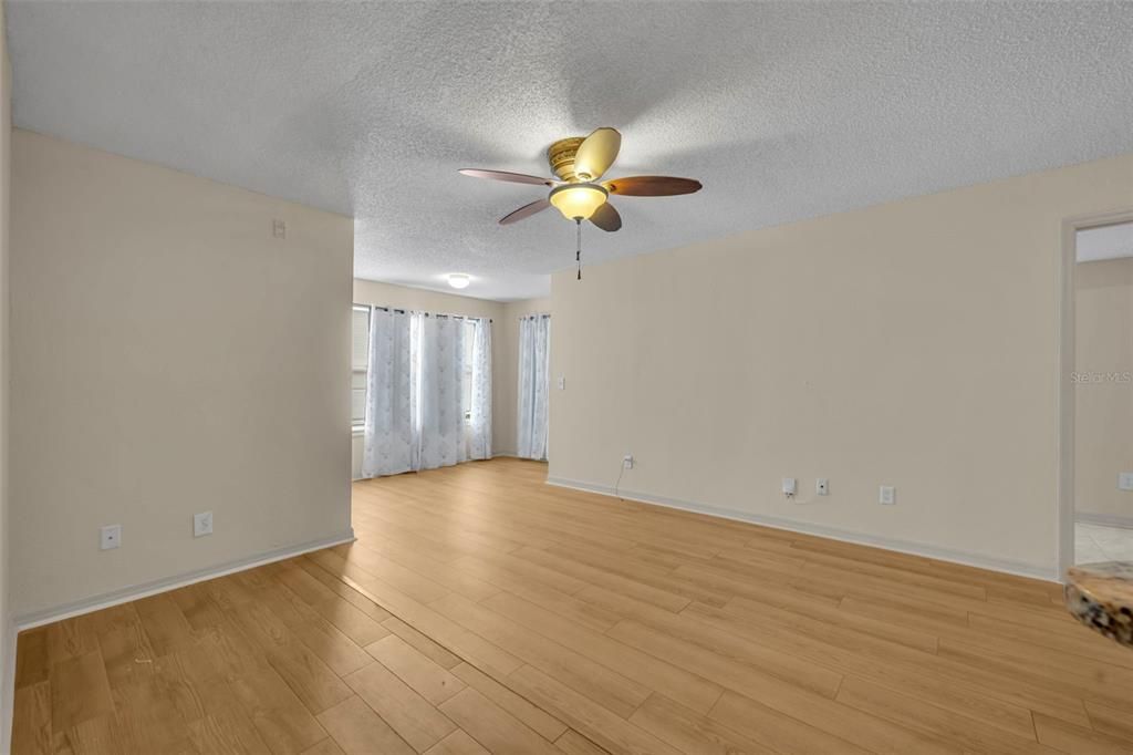 For Sale: $155,000 (2 beds, 2 baths, 1101 Square Feet)