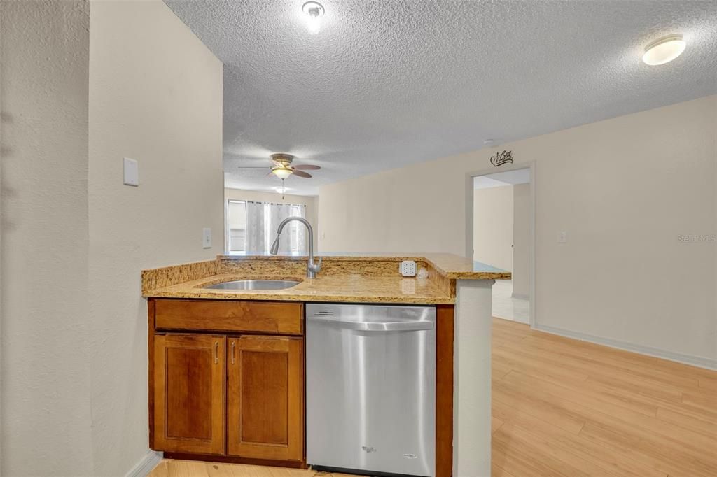 For Sale: $155,000 (2 beds, 2 baths, 1101 Square Feet)