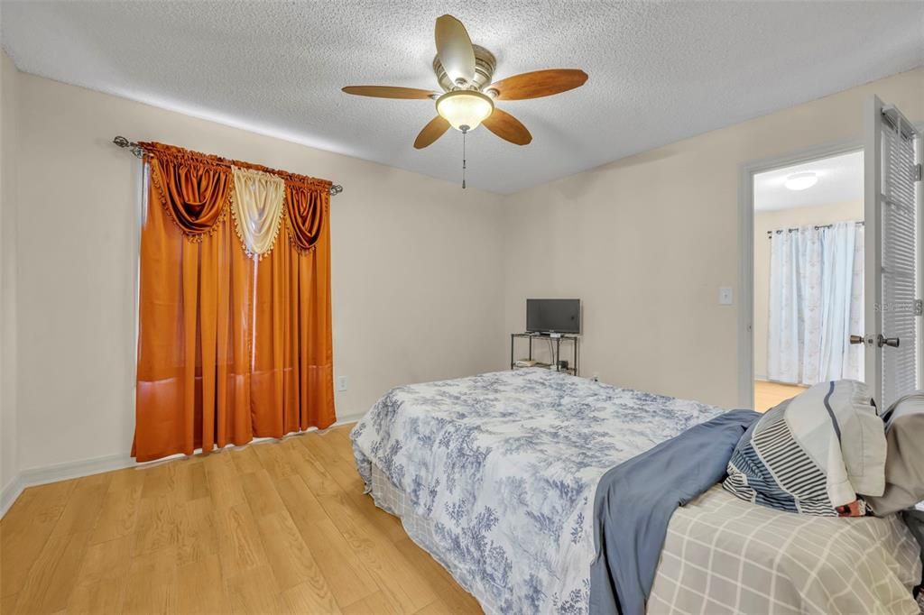 For Sale: $155,000 (2 beds, 2 baths, 1101 Square Feet)