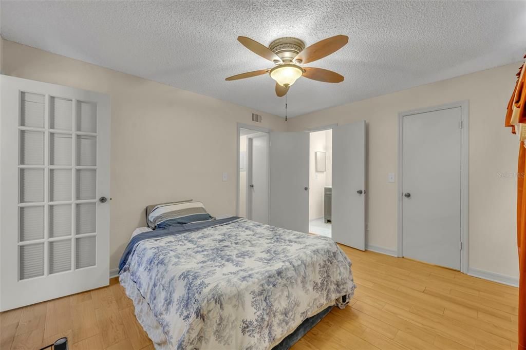 For Sale: $155,000 (2 beds, 2 baths, 1101 Square Feet)