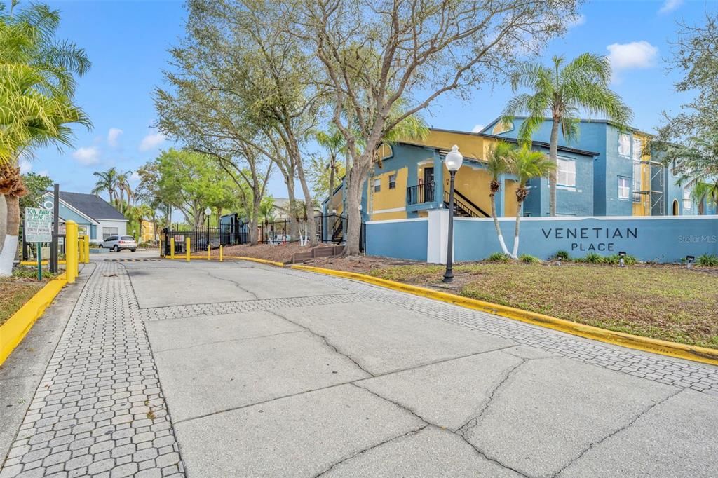 For Sale: $155,000 (2 beds, 2 baths, 1101 Square Feet)