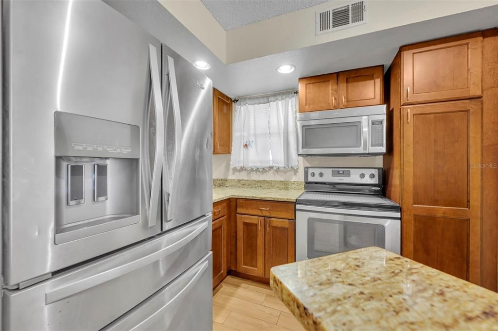 For Sale: $155,000 (2 beds, 2 baths, 1101 Square Feet)