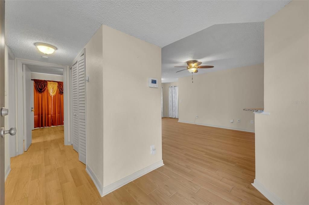 For Sale: $155,000 (2 beds, 2 baths, 1101 Square Feet)
