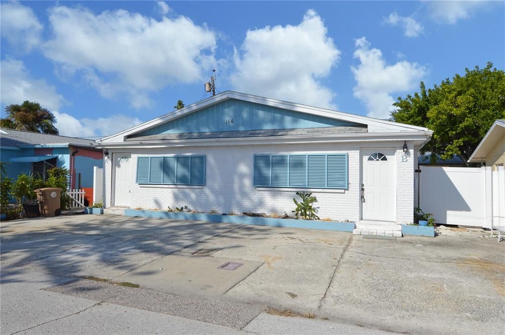 Active With Contract: $2,000 (1 beds, 1 baths, 625 Square Feet)